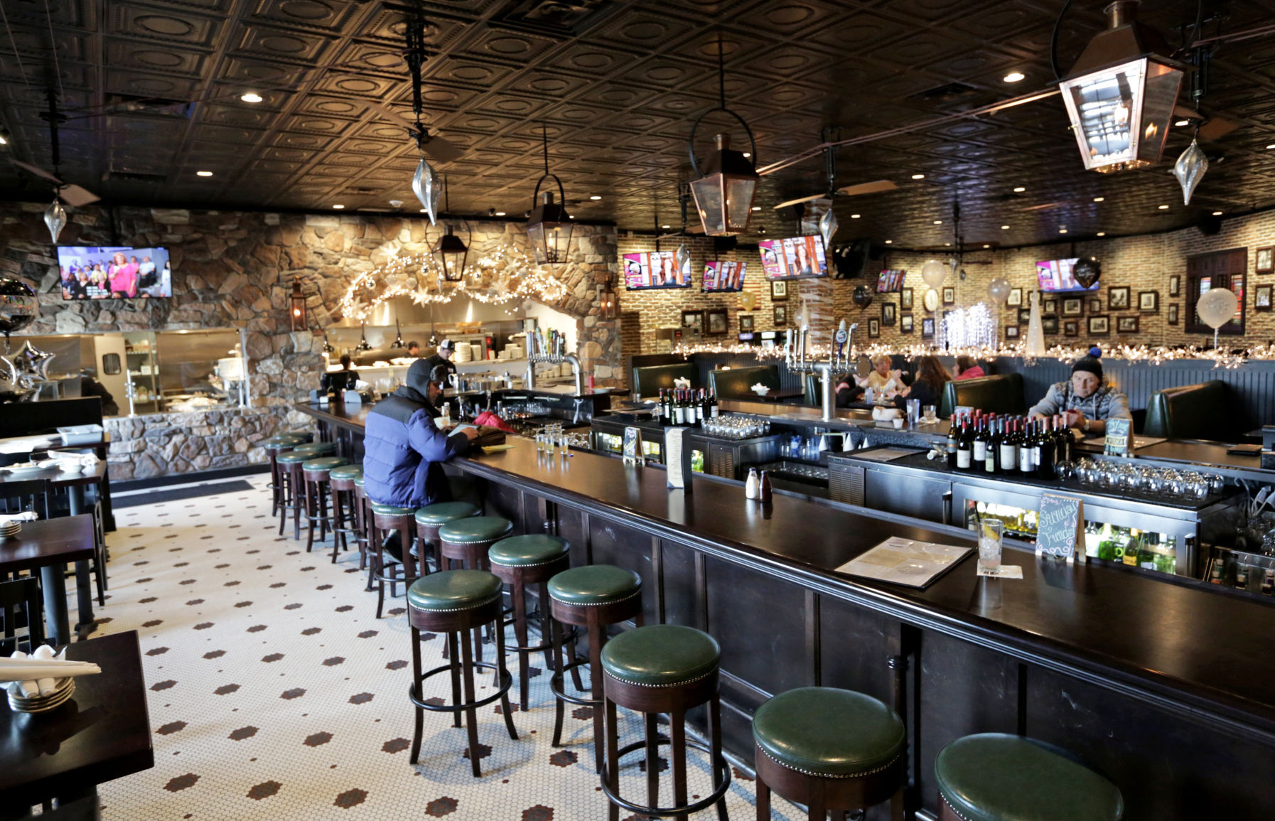 Lulus bar area